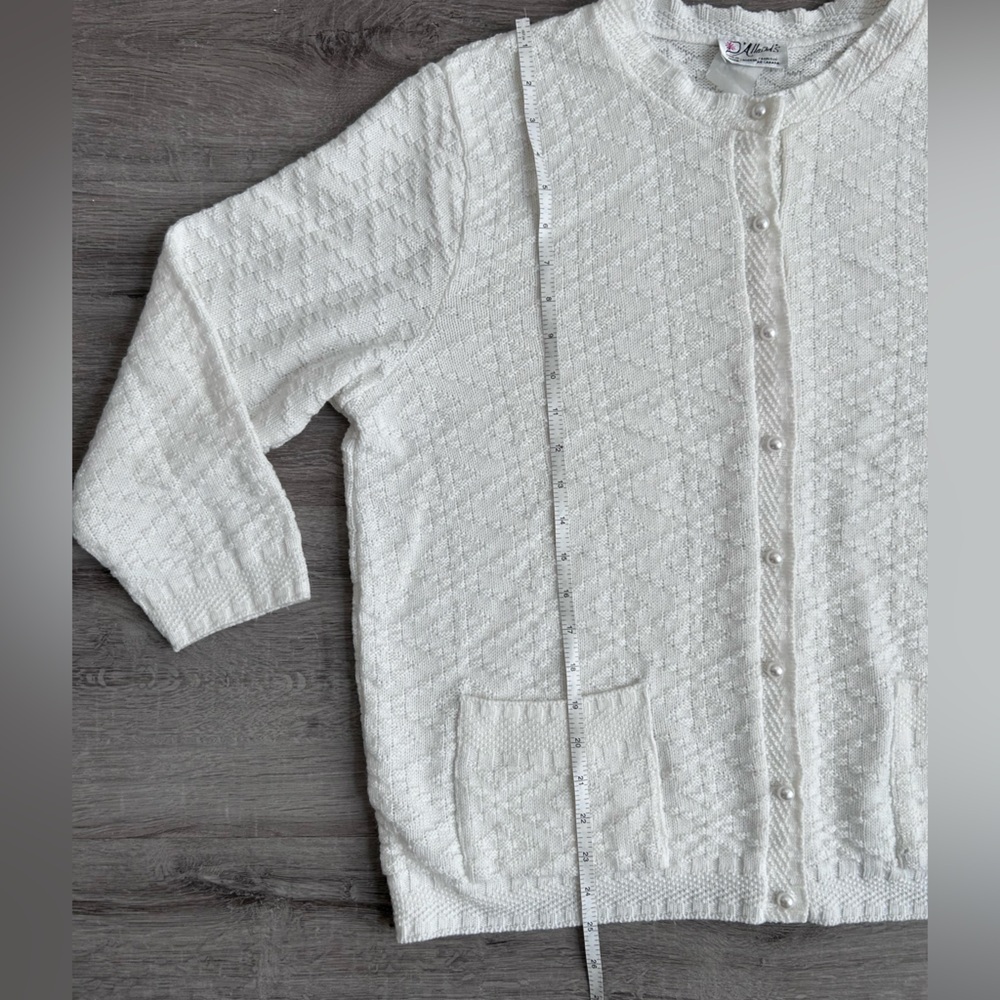 $10 item! Women's vintage white D'Allaird's cable-knit cardigan sweater size L - Picture 8 of 10
